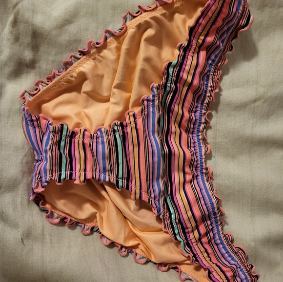 Victoria's Secret bathing suit - size small/34A - Picture 2 of 6